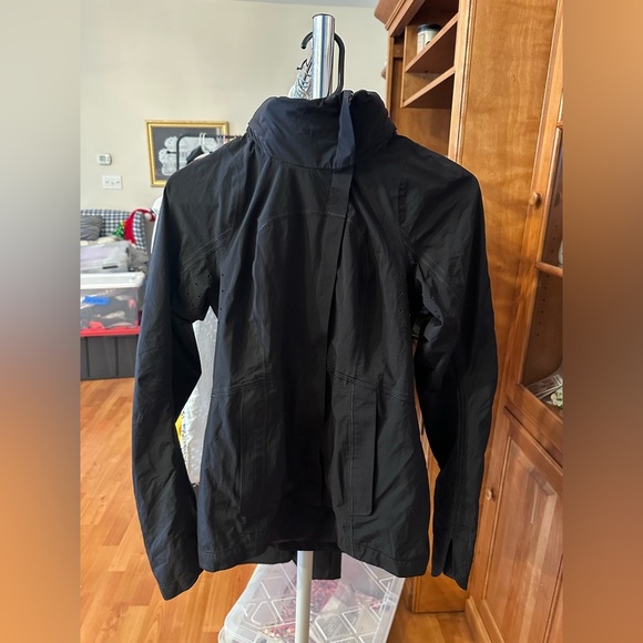 Lululemon Run: In The Rain Jacket
Black - Picture 13 of 16